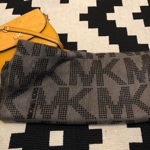 🌸MICHAEL KORS SCARVE